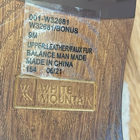 EUC Woman’s Size 9 White Mountain Black Suede Slide Clog Faux Fur Slip On Shoe - Picture 5 of 5